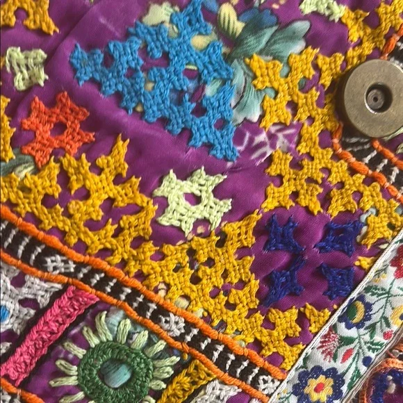 Boho!! Colorful Embroidered Women's Clutch - Picture 3 of 9